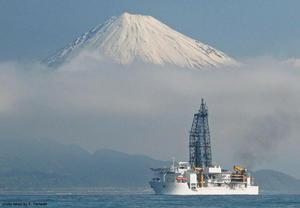 Drilling vessel Chikyu with Mt Fuji behind (JAMSTEC)