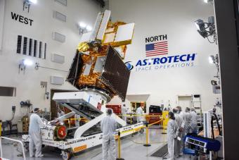 The Surface Water and Ocean Topography (SWOT) spacecraft on a transport container inside the Astrotech facility at Vandenberg Space Force Base in California, 18 November 2022. Photo: USSF 30th Space Wing/Chris Okula