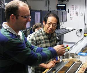 Co-chief Scientists Heiko Pälike, NOC and Hiroshi Nishi (Co-chief Scientist, Hokkaido University, Japan) in the Core Lab (© IODP)