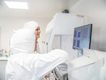 Katsiaryna Pabortsava from NOC, and Victoria Fulfer from University of Rhode Island, analysing microplastic samples. Photo: Cherie Bridges – The Ocean Race